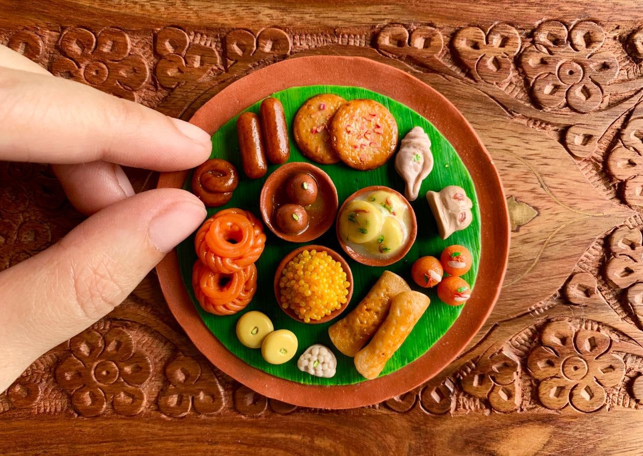 Indian Food Miniature Fridge Magnet, Dollhouse food, Miniature Sweets Platter, 1:12 Scale