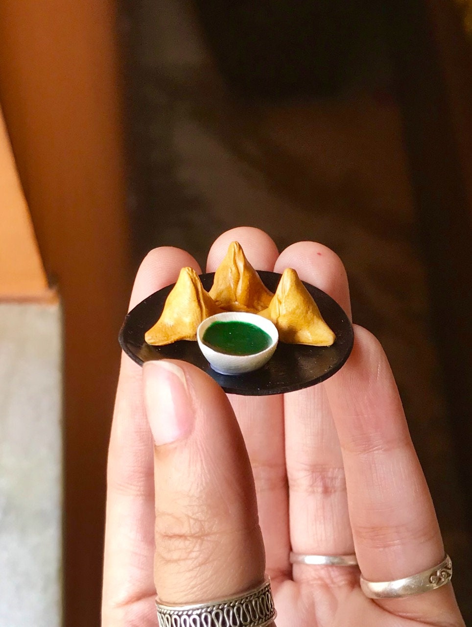 Indian Food Miniature Fridge Magnet, Dollhouse food, Miniature Samosa with Green Chutney, 1:12 Scale