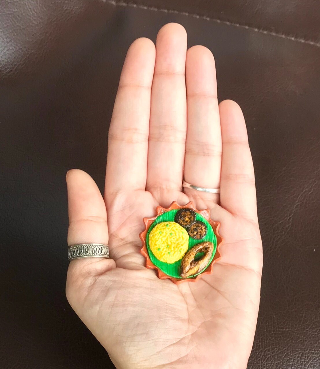 Indian Food Miniature Fridge Magnet, Dollhouse food, Miniature Khichudi with Ilish and Begun Bhaja 1:12 Scale