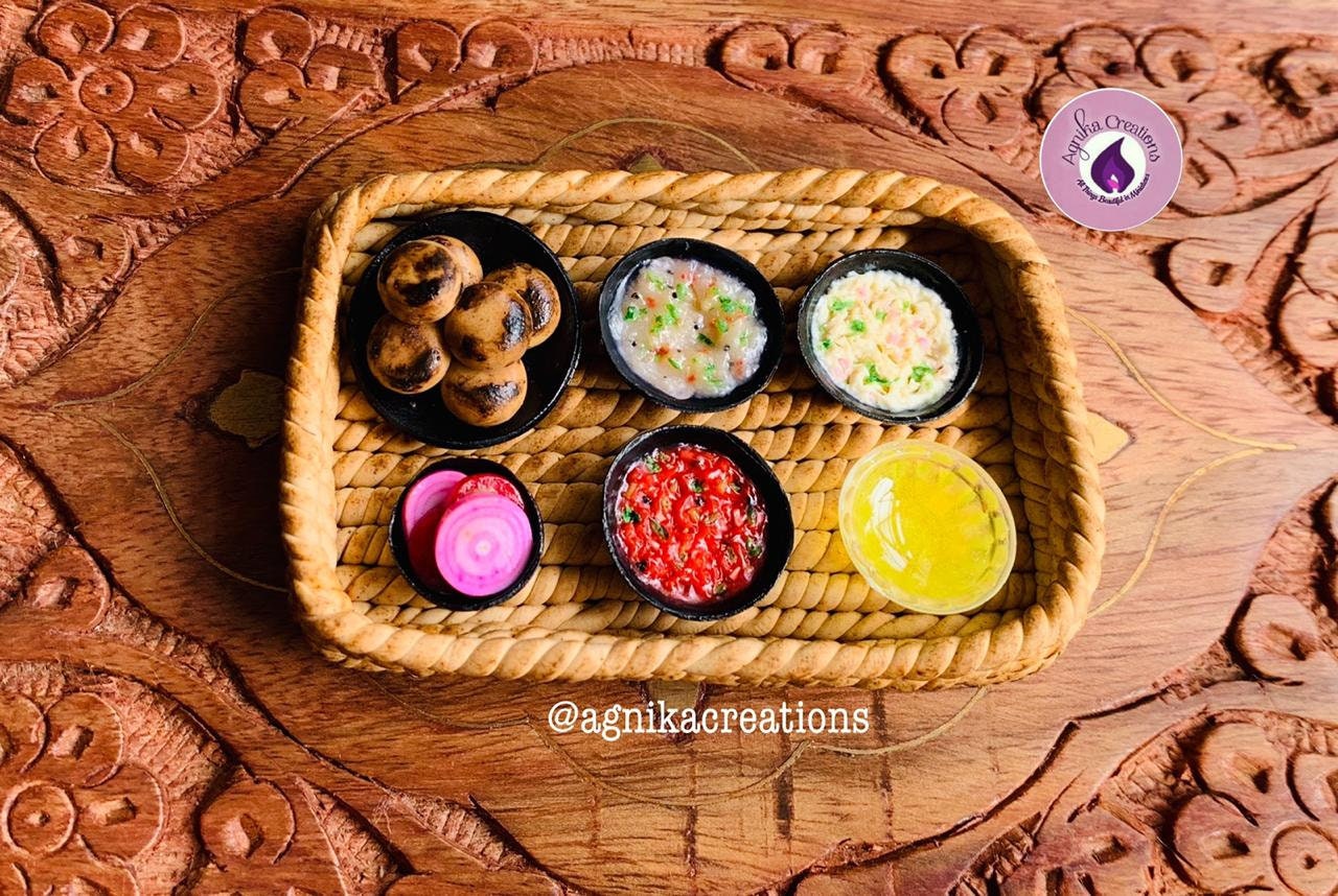 Indian Food Fridge Magnet/Dollhouse food, Miniature Littis with Baingan Chokha, Aloo Chokha, Tamatar Chokha, Melted Ghee & Salad, 1:12 Scale