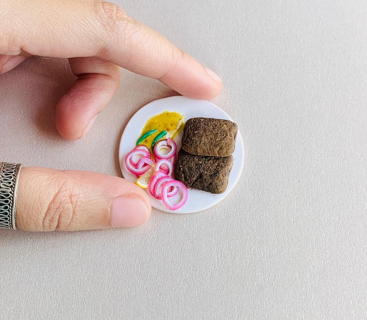 Indian Food Miniature Fridge Magnet, Dollhouse food, Miniature Fish Fry with Onion, Chillies, Lemon slice and Mustard Sauce, 1:12 Scale