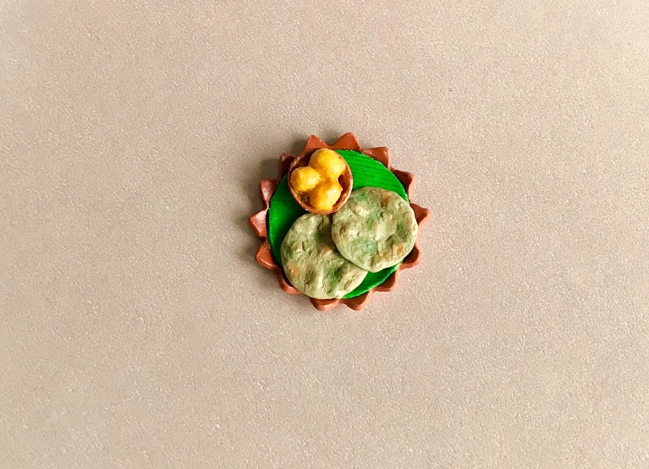Indian Food Miniature Fridge Magnet, Dollhouse food, Miniature Koraishutir Kochuri with Aloordam, 1:12 Scale