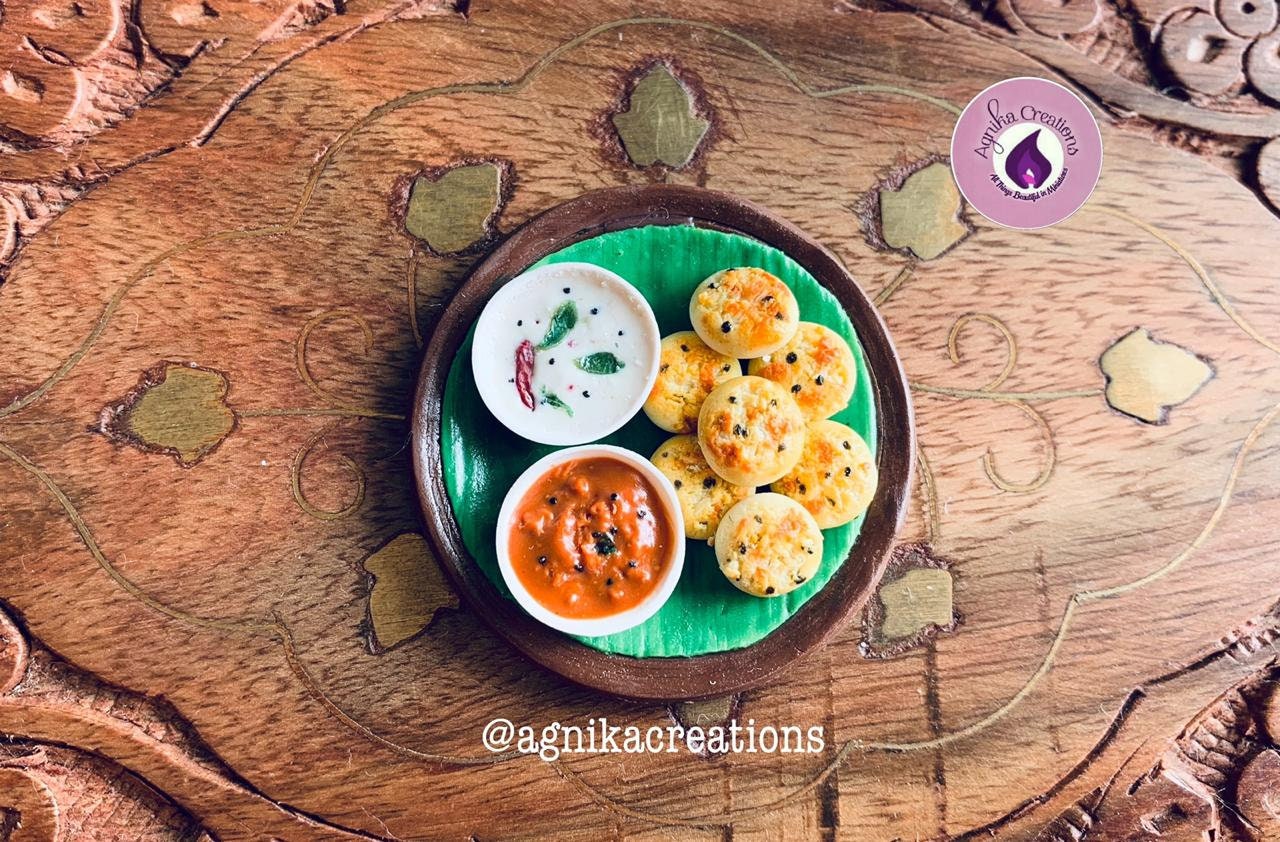 Indian Food Miniature Fridge Magnet, Handmade Dollhouse Food, Miniature Kuzhi Paniyarams with Nariyal Chutney and Kara Chutney, 1:12 Scale