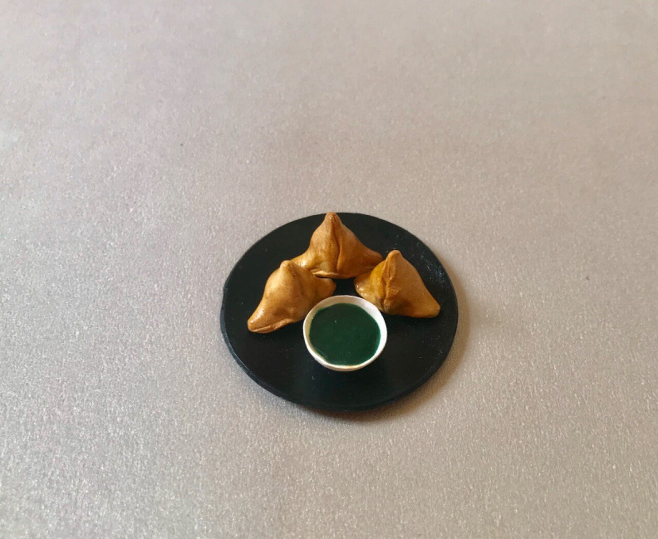 Indian Food Miniature Fridge Magnet, Dollhouse food, Miniature Samosa with Green Chutney, 1:12 Scale