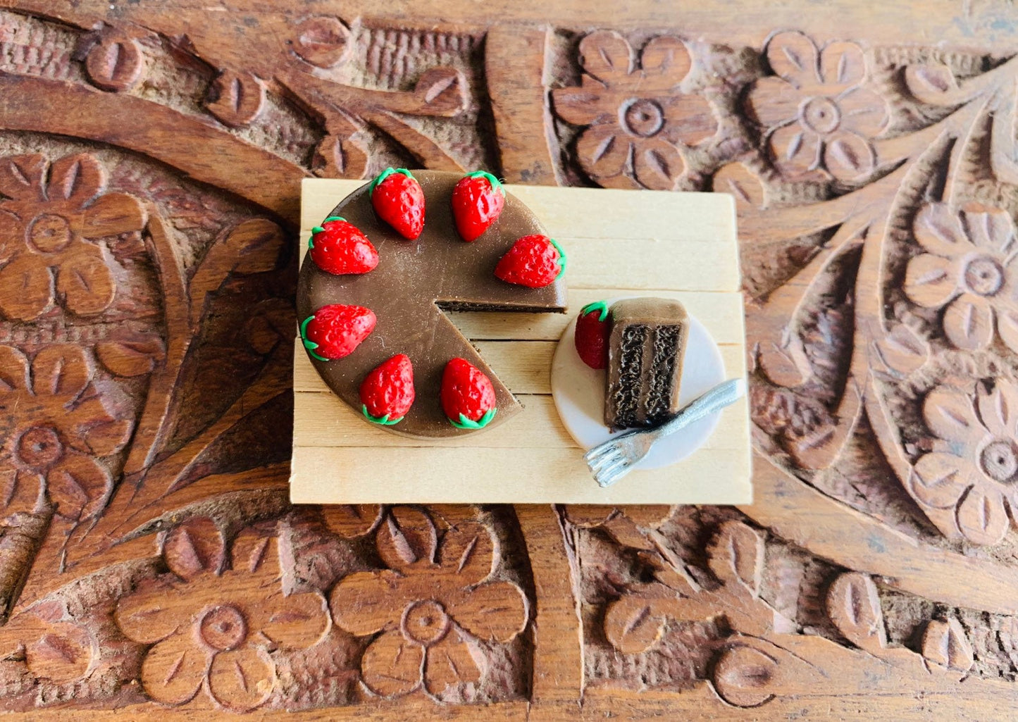 Miniature Chocolate Cake with Strawberries, Refrigerator Magnet, Kitchen Magnet, Small Food Magnet, Cute Clay Magnet