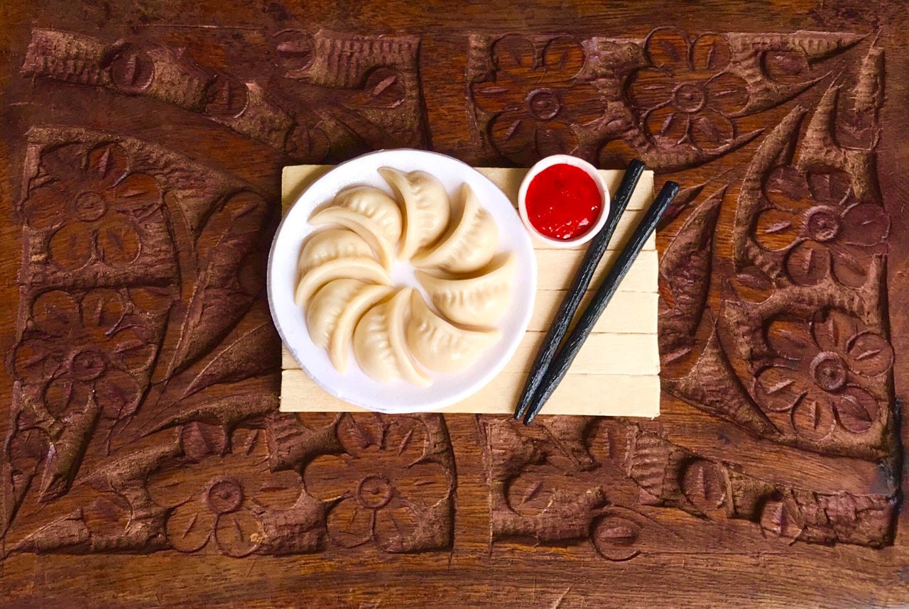Miniature Momos with Red Chilli Chutney, Refrigerator Magnet, Kitchen Magnet, Small Food Magnet, Cute Clay Magnet