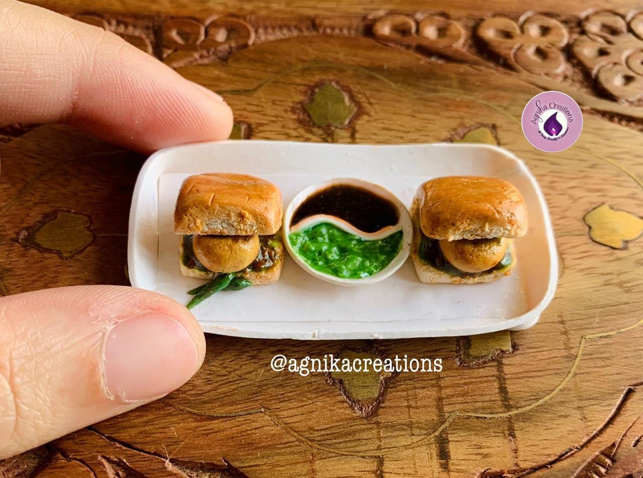 Indian Handmade Food Fridge Magnet, Dollhouse Food, Miniature Vada Pav with Tamarind and Coriander Mint Chutneys, 1:12 Scale